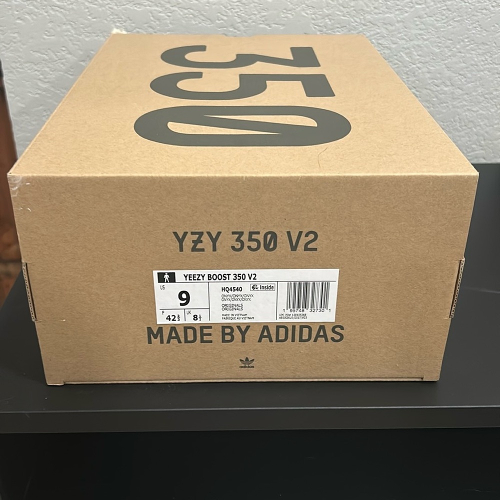 Brand new, DS Yeezy 350 V2 “Onyx”
